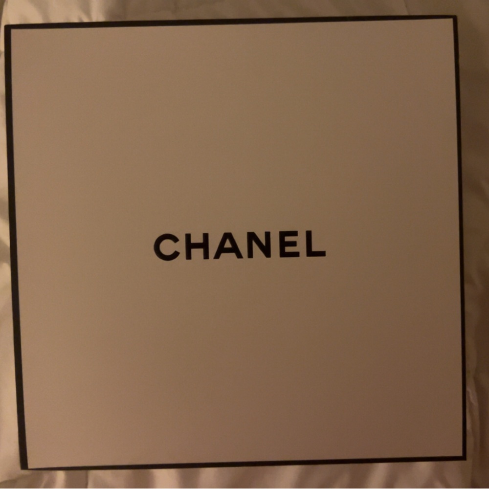 Chanel gift box
